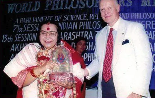 Shri Mataji receives an award from Claes nobel